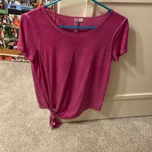 pink t-shirt